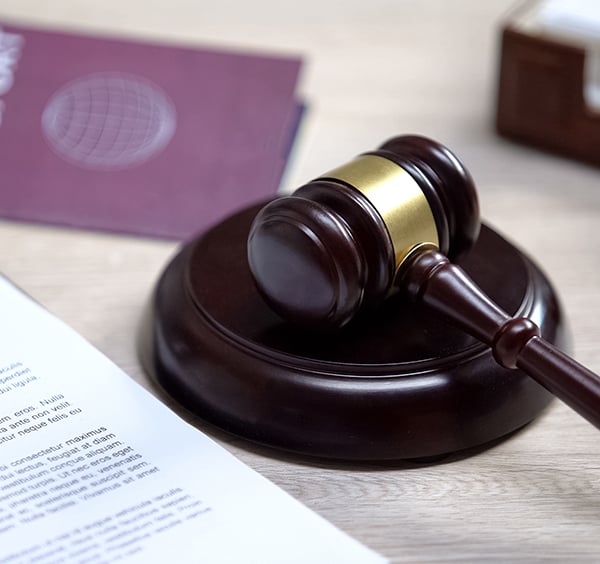 Novo Legal Group Presenta Demanda Contra DHS por Denegación Ilegal de Residencia