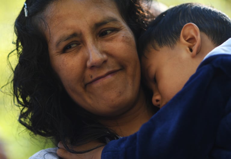 The Denver Post: Jeanette Vizguerra Una Vez Más Toma Santuario en la Iglesia de Denver Mientras Demanda a ICE para Bloquear su Deportación